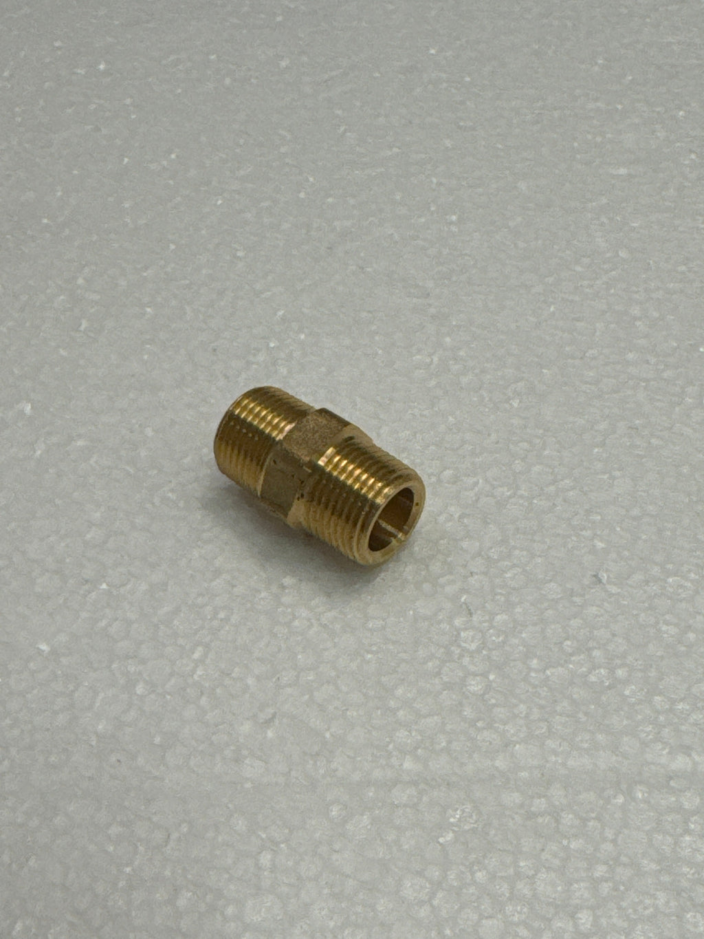 fbn3838 FITTING BRASS NIPPLE 3/8M X 3/8M