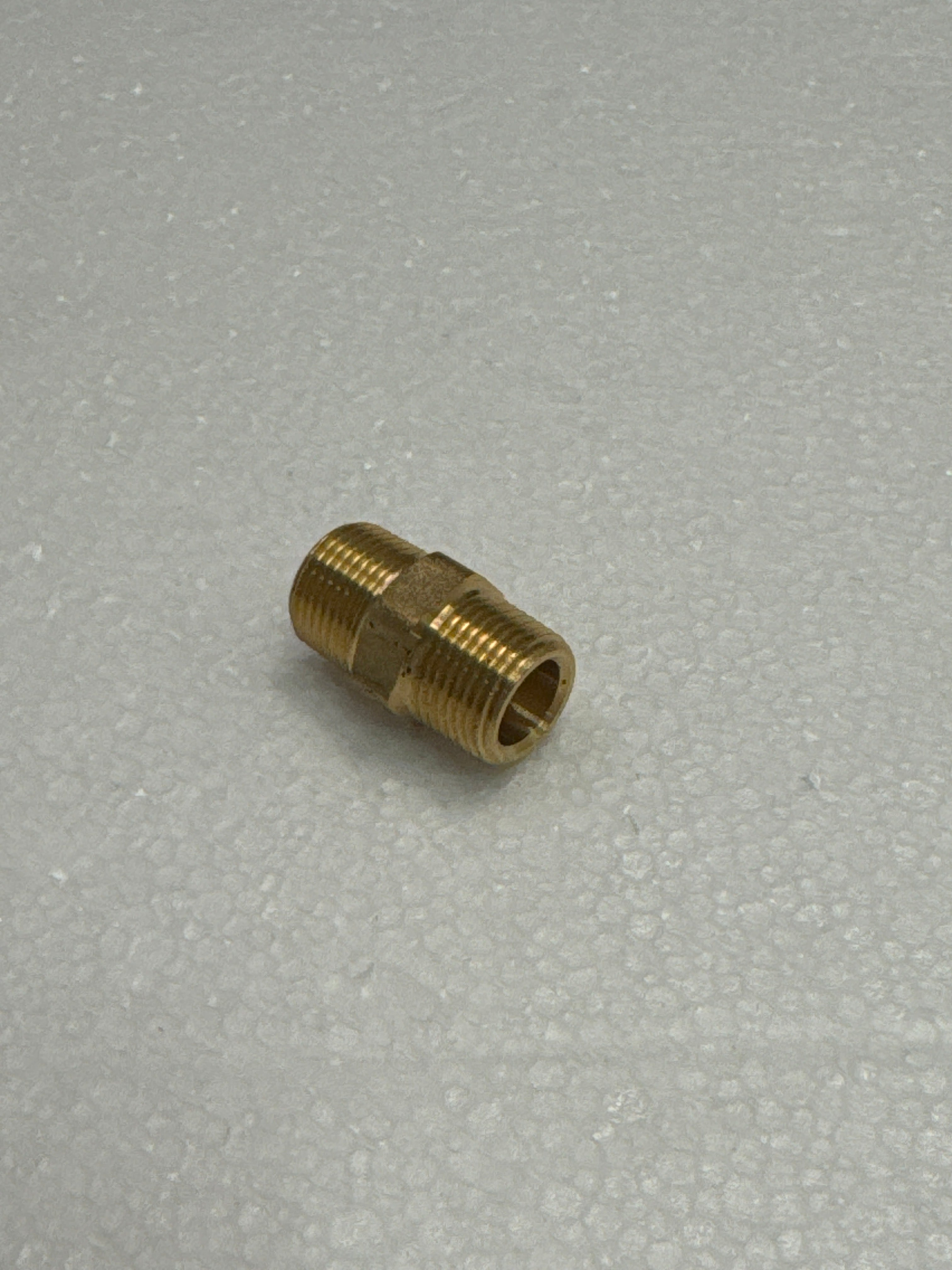 fbn3838 FITTING BRASS NIPPLE 3/8M X 3/8M