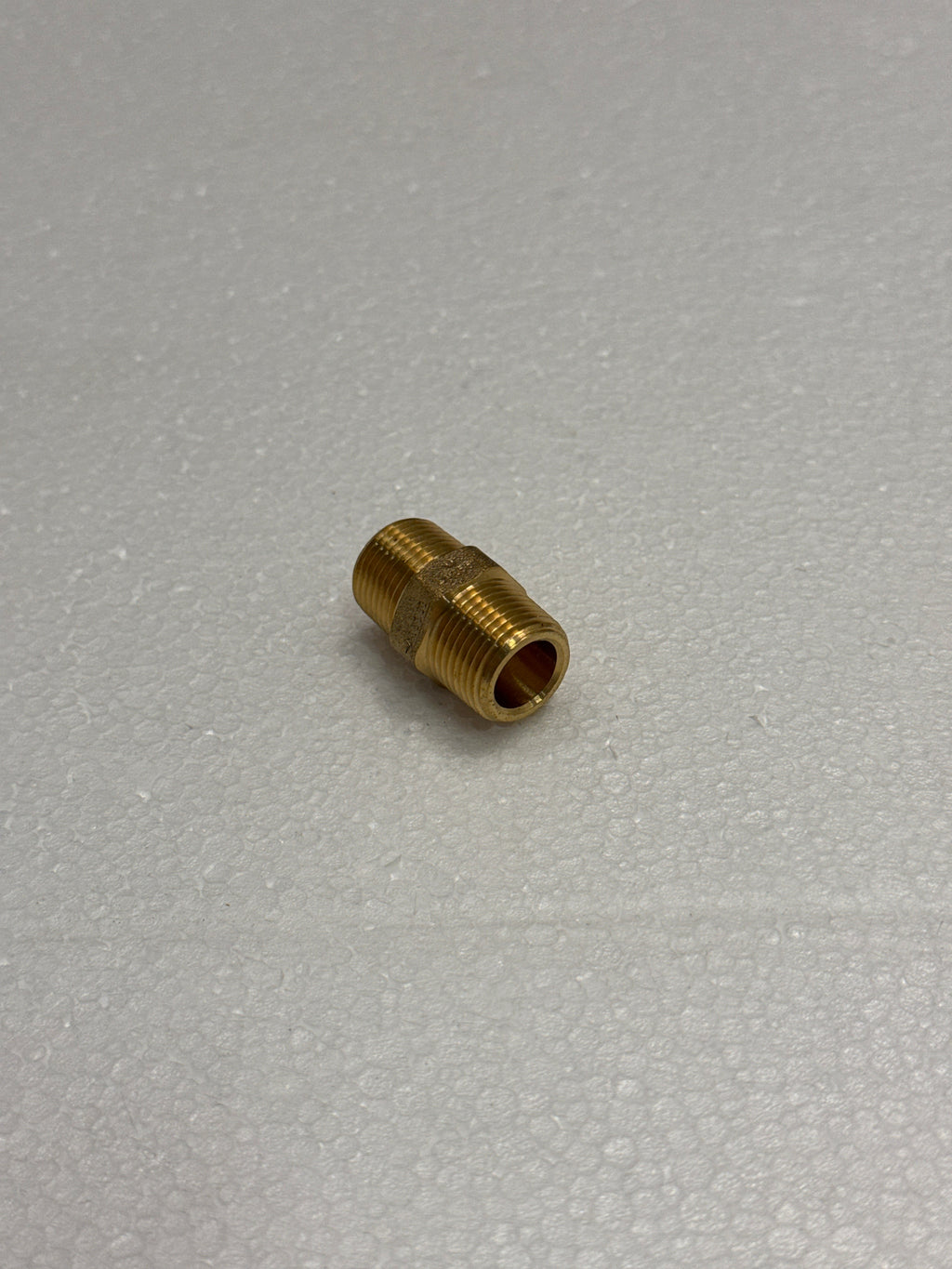 fbn3838 FITTING BRASS NIPPLE 3/8M X 3/8M