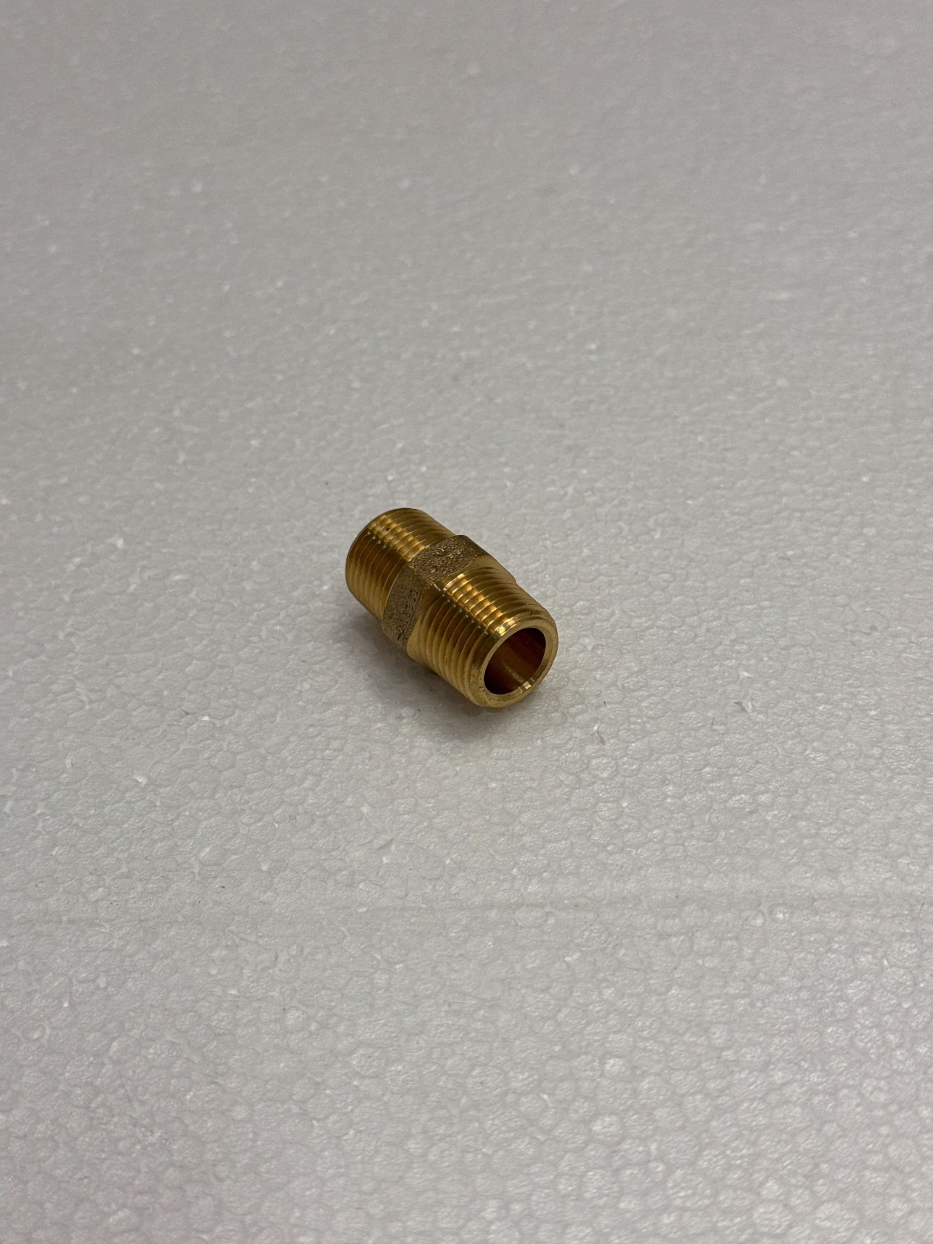 fbn3838 FITTING BRASS NIPPLE 3/8M X 3/8M